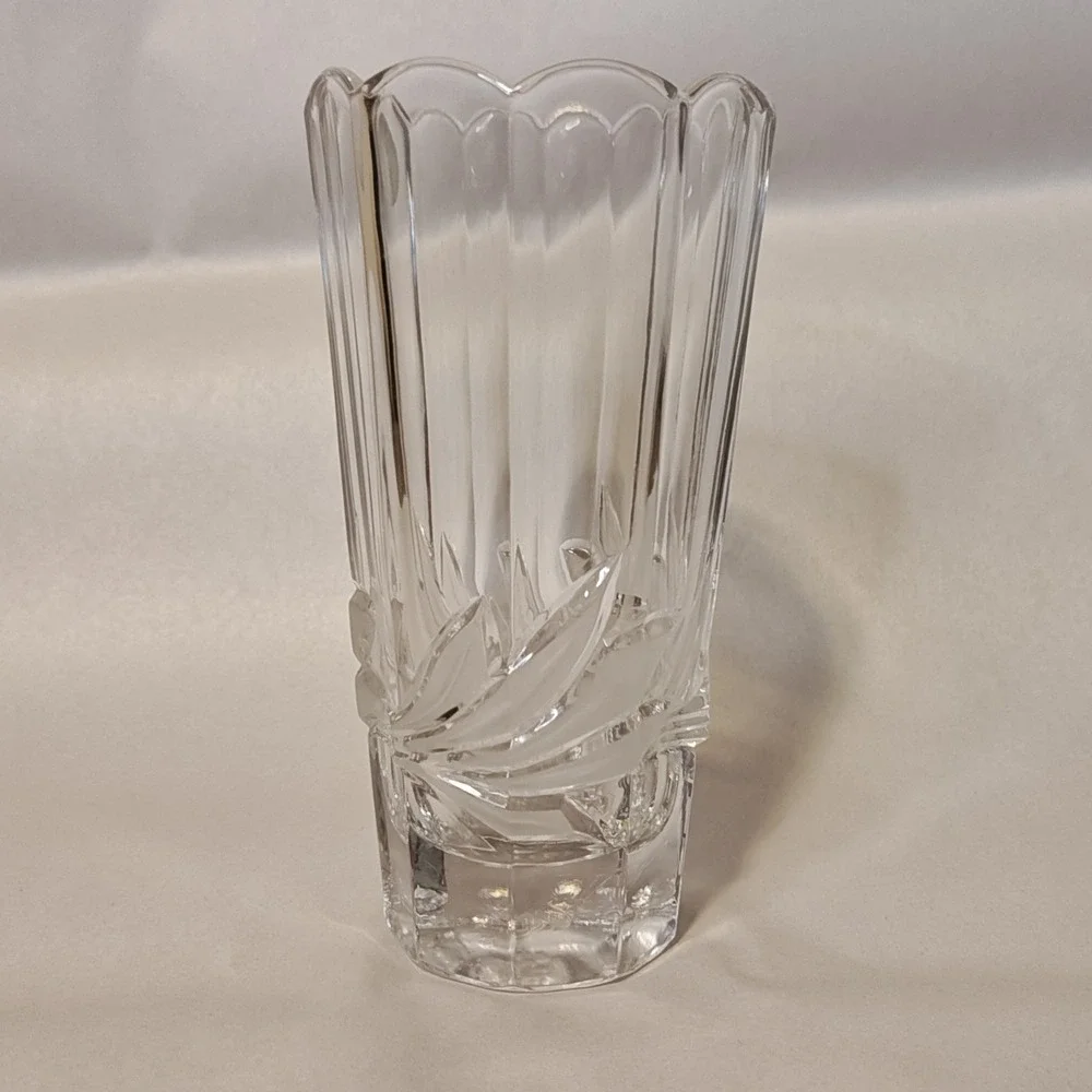 Crystal Clear Vase Germany 8in Clear 24% Lead Crystal Frosted Leaf Scalloped Rim